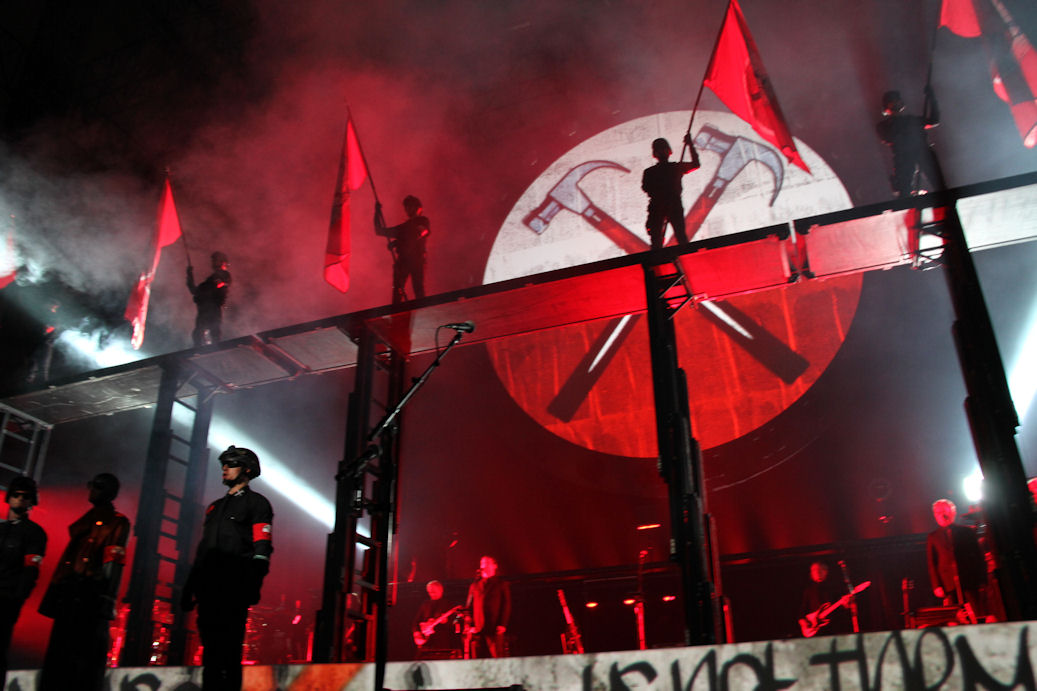 Roger Waters The Wall www.therockpit.net